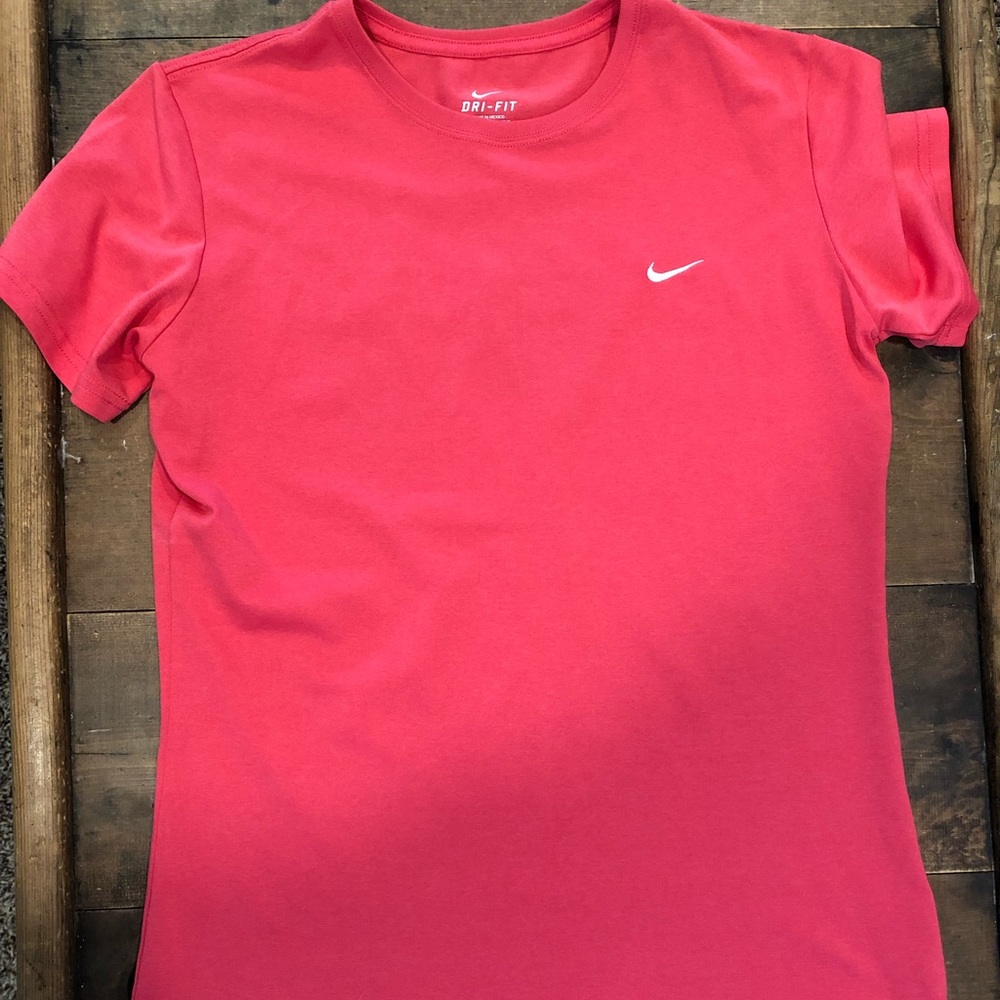 Women’s L Nike Dri-Fit top